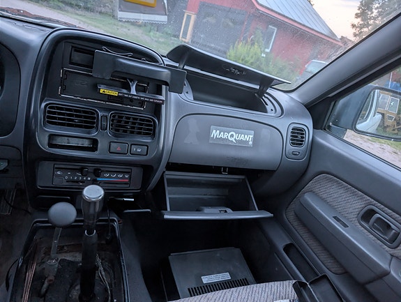Nissan NP300 12 of 16