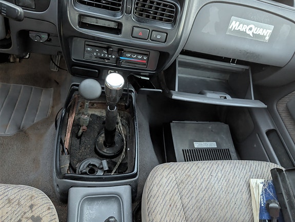 Nissan NP300 13 of 16