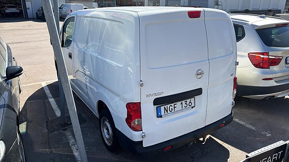 Nissan NV200 5 of 8