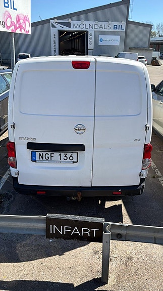 Nissan NV200 8 of 8