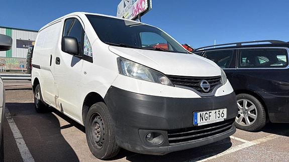 Nissan NV200 3 of 8