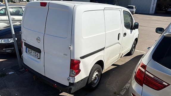 Nissan NV200 6 of 8
