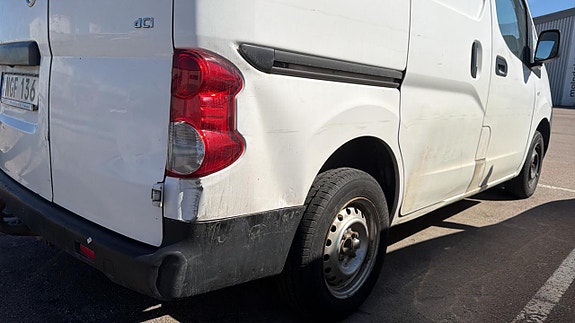 Nissan NV200 7 of 8