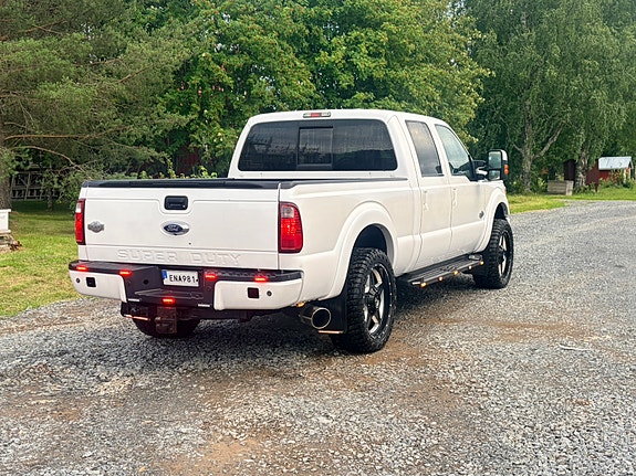 Ford F-250 2 of 6