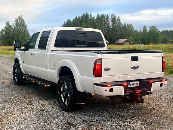 Ford F-250 4 of 6