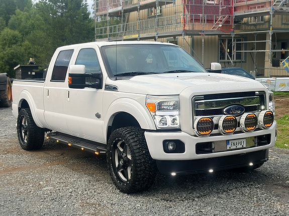 Ford F-250 3 of 6