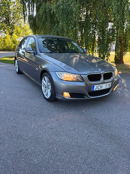 BMW 318d 2 of 10