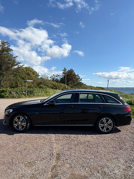 Mercedes-Benz C350 e 2 of 6