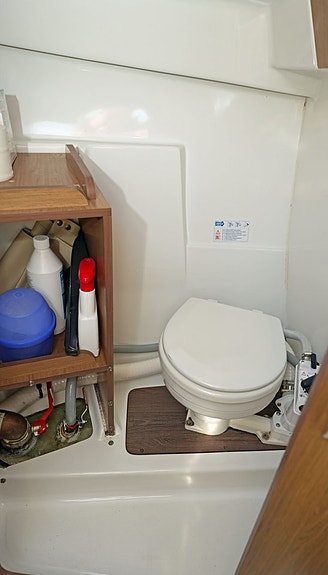 Beneteau Antares 780 14 of 15