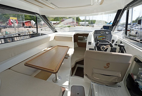 Beneteau Antares 780 5 of 15