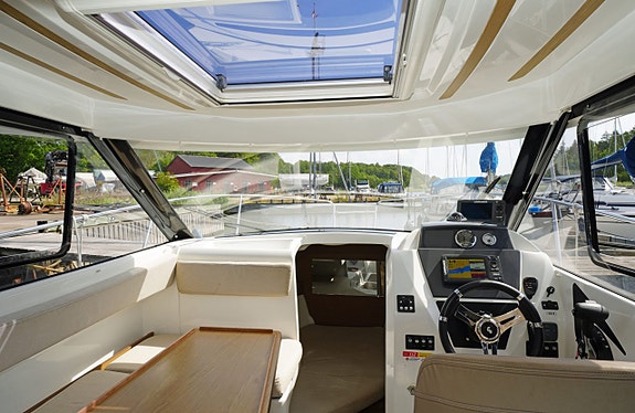 Beneteau Antares 780 8 of 15