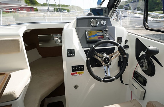 Beneteau Antares 780 6 of 15