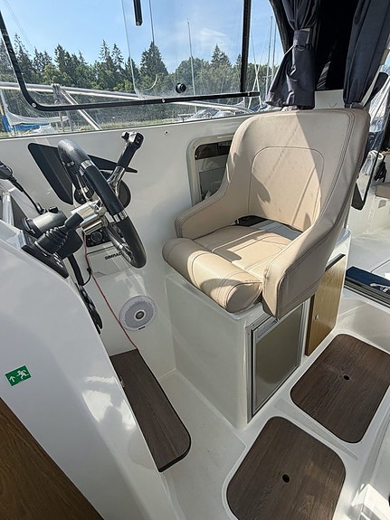 Beneteau Antares 780 7 of 15