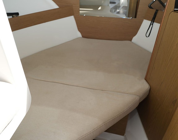 Beneteau Antares 780 15 of 15