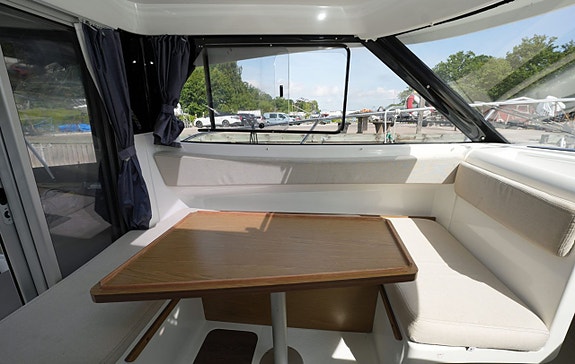 Beneteau Antares 780 13 of 15