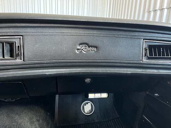 Buick Riviera 9 of 19