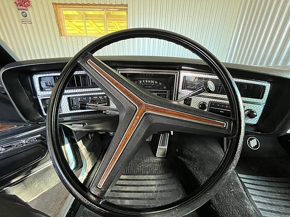 Buick Riviera 8 of 19
