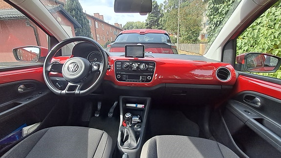 Volkswagen UP! 13 of 13