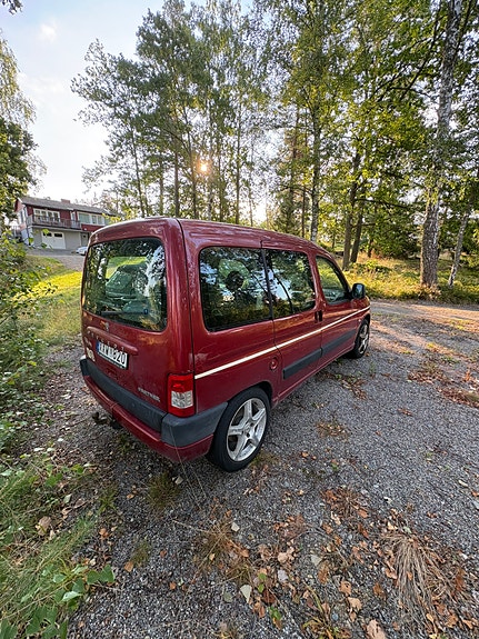 Peugeot Partner 3 of 4