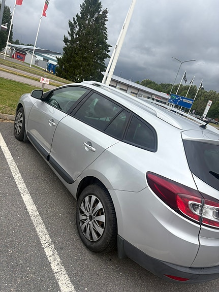 Renault Megane III 2 of 9