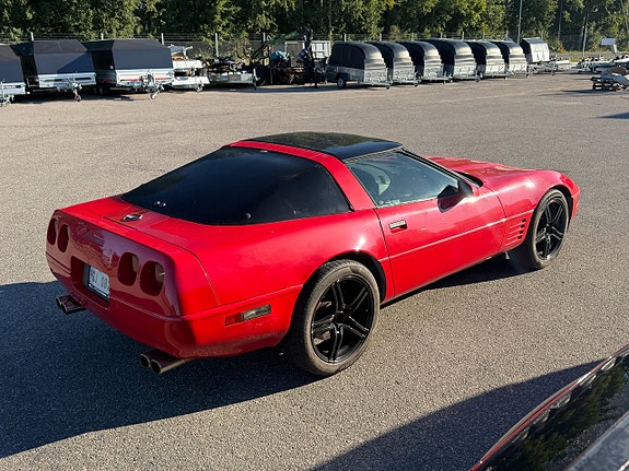 Chevrolet Corvette 3 of 9