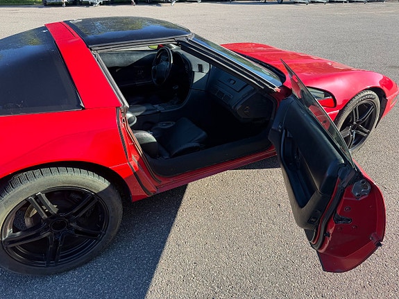 Chevrolet Corvette 4 of 9