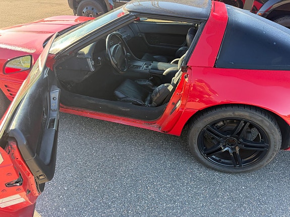 Chevrolet Corvette 5 of 9