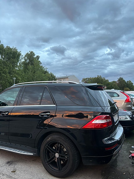 Mercedes-Benz ML350 4 of 20