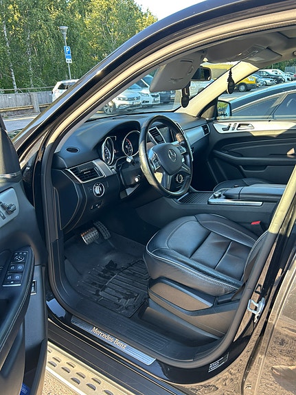 Mercedes-Benz ML350 15 of 20