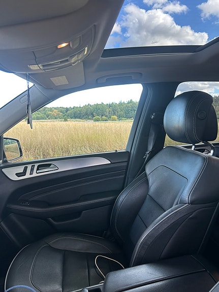 Mercedes-Benz ML350 25 of 30