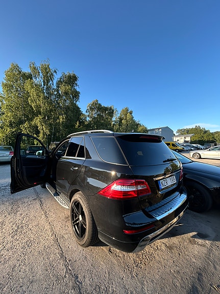 Mercedes-Benz ML350 7 of 20