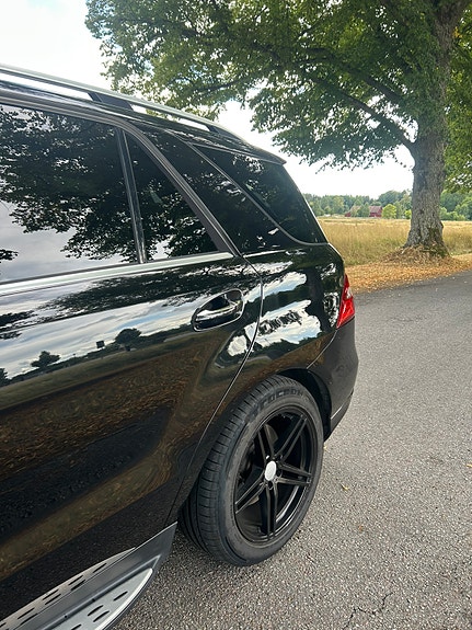 Mercedes-Benz ML350 27 of 30
