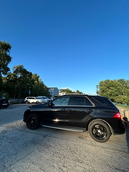Mercedes-Benz ML350 8 of 20