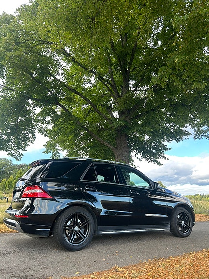 Mercedes-Benz ML350 13 of 30