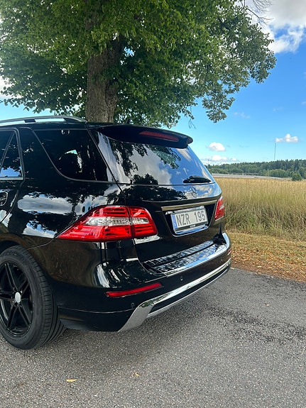 Mercedes-Benz ML350 11 of 30