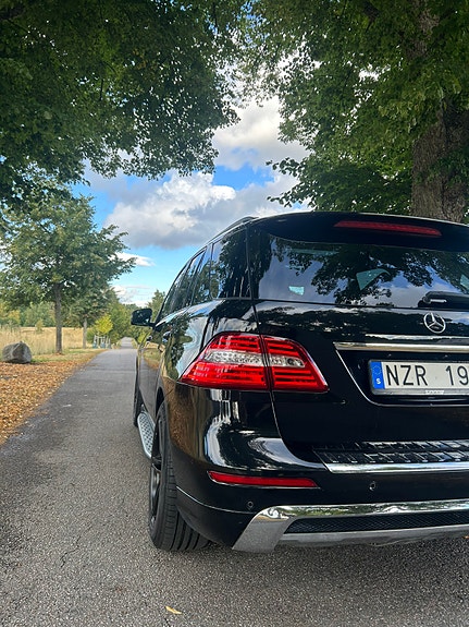 Mercedes-Benz ML350 8 of 30