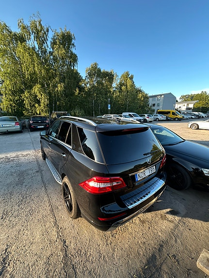 Mercedes-Benz ML350 6 of 20