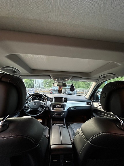 Mercedes-Benz ML350 16 of 20