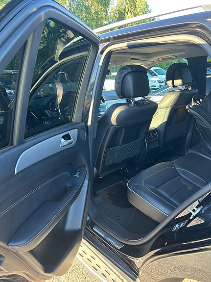 Mercedes-Benz ML350 17 of 20