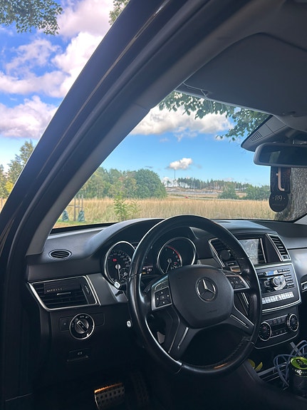 Mercedes-Benz ML350 22 of 30