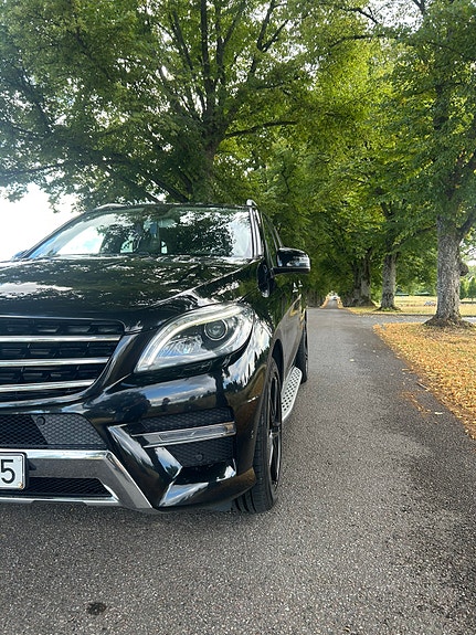 Mercedes-Benz ML350 7 of 30