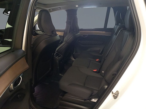 Volvo XC90 8 of 19