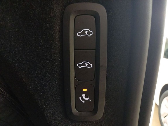 Volvo XC90 10 of 19