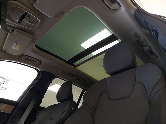 Volvo XC90 15 of 19