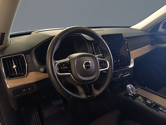 Volvo XC90 5 of 19