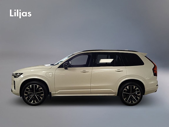 Volvo XC90 3 of 19