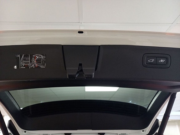 Volvo XC90 11 of 19