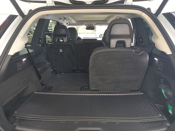 Volvo XC90 13 of 19
