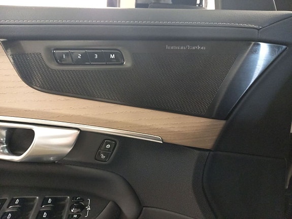 Volvo XC90 14 of 19