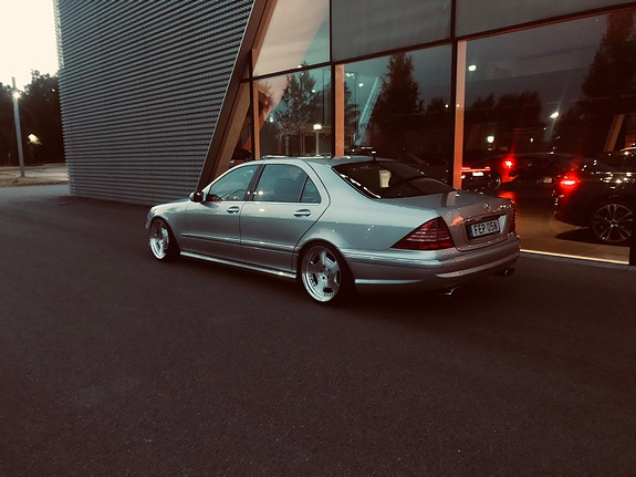 Mercedes-Benz S320 2 of 12